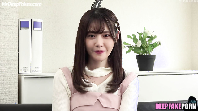 ヌード Shy maid Yoona won't miss a chance to get fucked 少女時代 SNSD nude