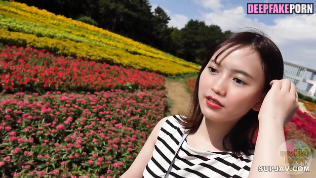 He fucked Mayu Watanabe 渡辺 麻友 ポルノ after blowjob on the Ferris wheel ai [PREMIUM]