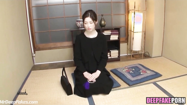 Skinny Zhu Zhu (朱珠 智能換臉) allowed herself to be touched, face swap