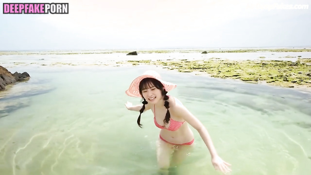 Brunette showed her pretty tits by the ocean / Neru Nagahama (長濱ねる 性別) ai