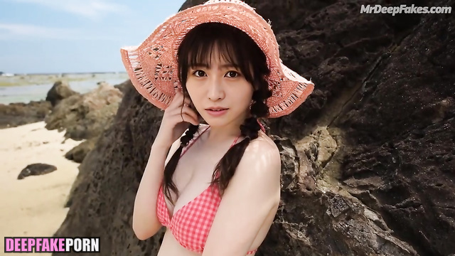 Brunette showed her pretty tits by the ocean / Neru Nagahama (長濱ねる 性別) ai