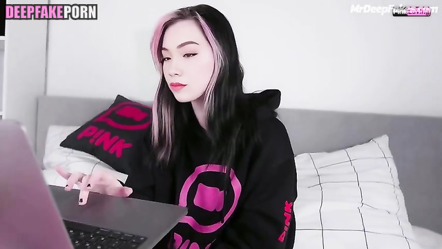 Couple fucks on webcam to make money / QuarterJade deep learning program