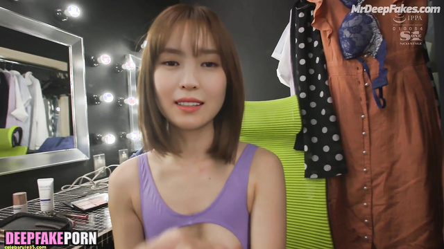Ai Han So-hee (한소희 열정적 섹스) sucking cock her producer in the dressing room