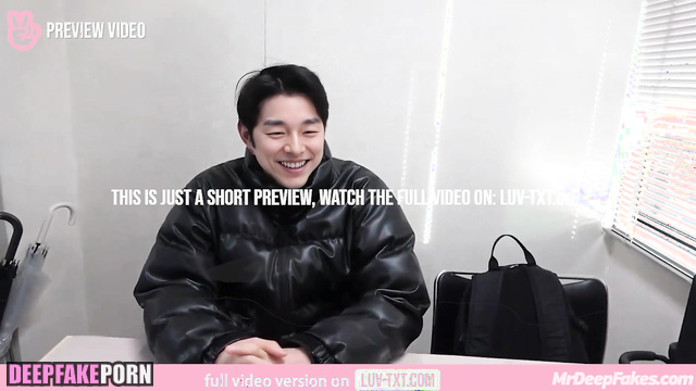 Boyfriend gave him cute bouquet, it was so unexpected 공유 딥페이크 Gong Yoo ai