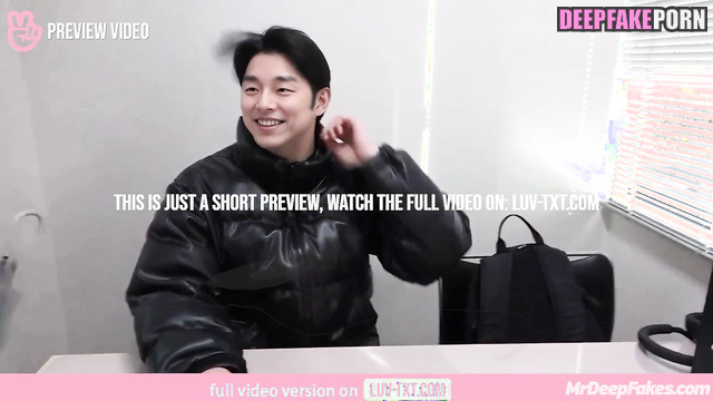 Boyfriend gave him cute bouquet, it was so unexpected 공유 딥페이크 Gong Yoo ai