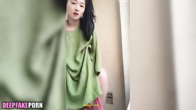 Zhou Dongyu teasing - nude video (周冬雨 누드)