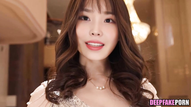 IU 이지은 Lee Ji Eun 은 두 번째로 편안함을 제공합니다.