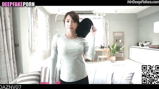 AI striptease by Baby Zhang showing her nice big boobs // 人工智能 脱衣舞 张含韵