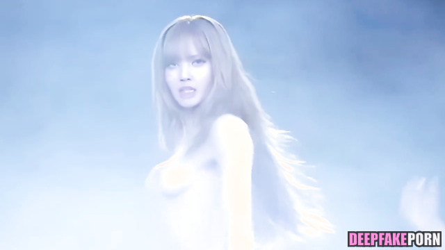 Real Fake - Lisa (리사) Performing Naked PMV on Stage