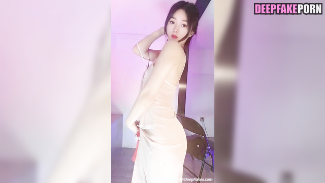 Sexy striptease by naughty fake Yang Mi (智能換臉 杨幂 脱衣舞)